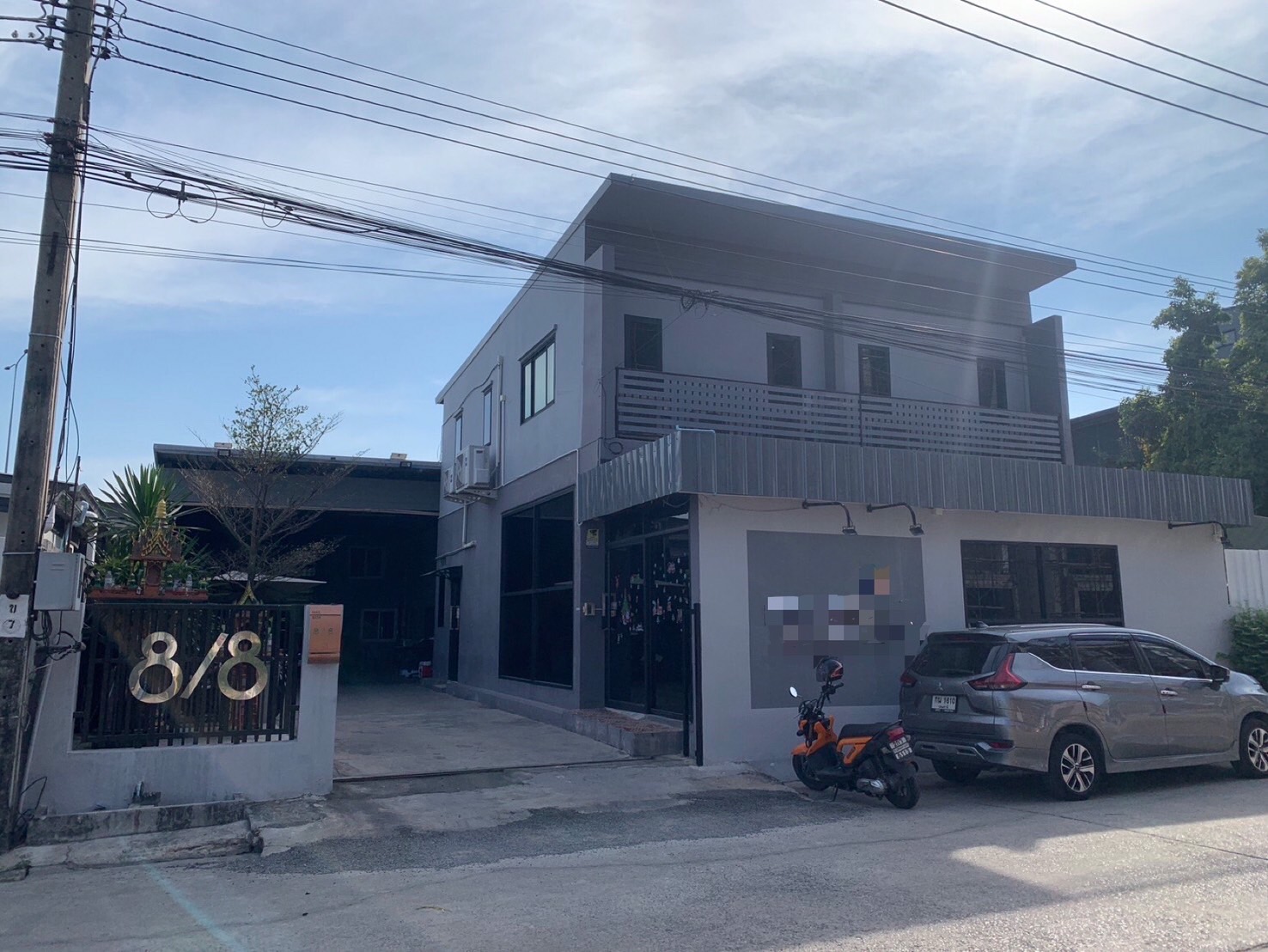 ด้านหน้าทางเข้า